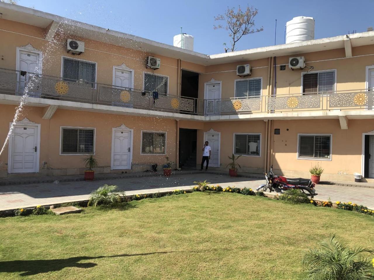 Hotel Islamabad Crown Rawalpindi Exterior foto